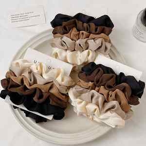 Accessoires de coiffure de mariage coréens élégants en satin de luxe, ensemble de 5 pièces, chouchous personnalisés avec logo - Product Image 1