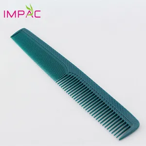 独特的绿色不同密度塑料梳子，用于剪发