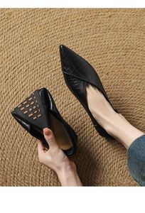 Elegant <b>Flat</b> Comfortable Versatile <b>Pointed</b>-<b>Toe</b> Women's Shallow French-Style Leather Large-Size Shoes - Product Image 6