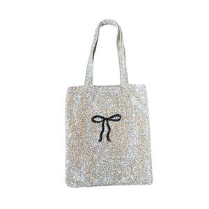 Bolso Tote con detalle de lazo negro bordado - Product Image 1