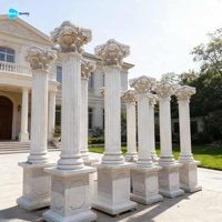 Colonne de portail en marbre massif hautement détaillée, pilier romain, ornement de bâtiment durable au design européen pour jardin, villa, parc
