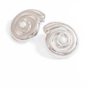 ต่างหูแบบติดหู ดีไซน์ใบแปะก๊วยประดับมุก วัสดุสแตนเลส สำหรับผู้หญิง เครื่องประดับแฟชั่น ของขวัญ - Product Image 5