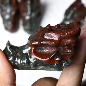 Crânes de dragon sculptés en pierre de sang africaine de haute qualité, 5 cm, uniques, pour la décoration de la maison ou du bureau, marque Crystalhola, tendance, vente en gros - Product Image 3