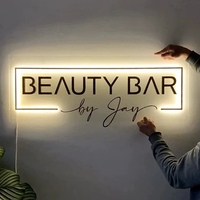 Maßgefertigtes Luxuriöses 3D-Acryl-LED-Logo-Schild Ästhetische Geschäfts-Wanddekoration Spiegel-Gold Hintergrundbeleuchtete Schilder für Schönheitssalon Haar-Nagel-Spa