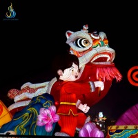 Lanterne de danse du lion traditionnelle personnalisée en gros, lanterne de festival en soie LED étanche pour la célébration du Nouvel An dans le Chinatown