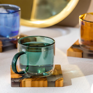 Tasses à café et à thé en verre borosilicate à double paroi résistantes à la chaleur, personnalisées en gros, avec poignée, en verre coloré - Product Image 3