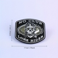 Épinglette en émail « No Club Lone Rider » Crâne de motard, broche rebelle anti-club, bijoux gothiques punk