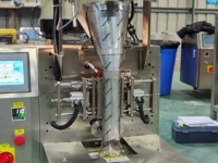Machine de formage de sachets à trois soudures latérales en acier inoxydable de qualité alimentaire pour épices et assaisonnements, pour ligne d'emballage verticale