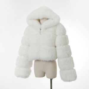 <span class=keywords><strong>Cappotto</strong></span> Invernale di Alta Qualità <span class=keywords><strong>in</strong></span> Finta <span class=keywords><strong>Pelliccia</strong></span> di Procione, 100% Poliestere, Morbido e Lussuoso, <span class=keywords><strong>con</strong></span> <span class=keywords><strong>Cappuccio</strong></span> e Finitura Tosata - Product Image 5