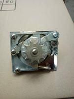 Récepteur de pièces mécanique, mécanisme de pièces, accepteur de pièces pour distributeurs automatiques