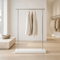 Porte-vêtements autoportant en acier inoxydable chromé avec base en dalle solide blanche, présentoir de vêtements pour la vente au détail, taille personnalisée