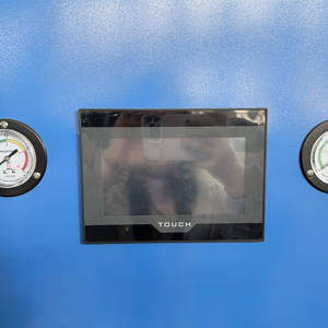 Hoogwaardige 2-holte semi-automatische plastic blikkenmachine voor PET, uitgerust met kern-PLC pomp-motor-lagercomponenten - Product Image 3