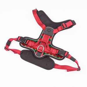 Harnais pour chien respirant sur le thème du football avec des bandes réfléchissantes et des boucles réglables, motif drapeau national - Product Image 4