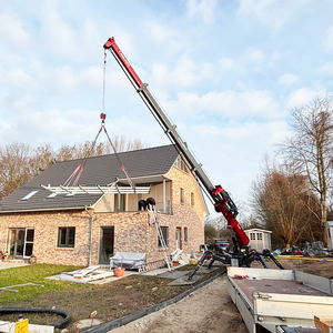 Mini-grue araignée mobile chinoise Tonlita avec bras sur chenilles, ventouse à verre, flèche télescopique et nacelle pour personnel - Product Image 4