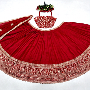 Noiir Pigeon Lehenga Choli Dupatta de mariée traditionnel toutes saisons, richement brodé, avec travail de sequins, perles et motifs Moti, en soie et coton froissé - Product Image 1