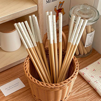 Vente en gros de baguettes en bambou pour enfants, vaisselle de cuisine colorée et mignonne, baguettes réutilisables pour enfants, animaux de dessins animés créatifs