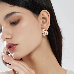 Orecchini a perno con fiocco placcati oro per donna, gioielli classici da matrimonio, orecchini in lega alla moda - Product Image 4