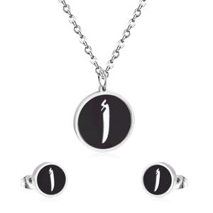 Parures de colliers classiques vintage pour femmes en acier inoxydable avec initiales de l'alphabet arabe – Ensemble de bijoux - Product Image 6