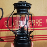 Lampe à pétrole portable d'extérieur style rétro, idéale pour le camping, l'ambiance de tente ou comme lampe de vitesse pour le patinage sur glace.