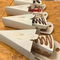 Boîtes à gâteaux triangulaires en papier pour traiteur, emballage unique et personnalisé pour desserts arabes