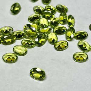 Piedra Suelta de Peridoto Natural con Corte Ovalado - Product Image 1