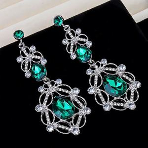 Boucles d'oreilles en alliage serties de zircon de luxe européen et américain, forme goutte d'eau, polyvalentes, tendance, élégantes, bijoux de créateur haut de gamme - Product Image 2