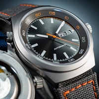 Montre-bracelet de luxe sportive à mouvement automatique, en acier sablé, résistante à l'eau, avec cadran analogique, verre saphir anti-reflet et bracelet en nylon