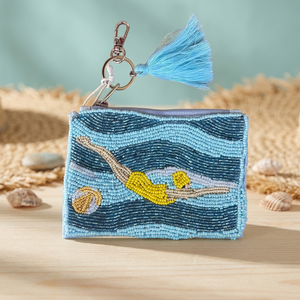 Pochette zippée artisanale perlée motif nageur, mini sac fourre-tout brodé avec porte-clés à pompon - Product Image 1