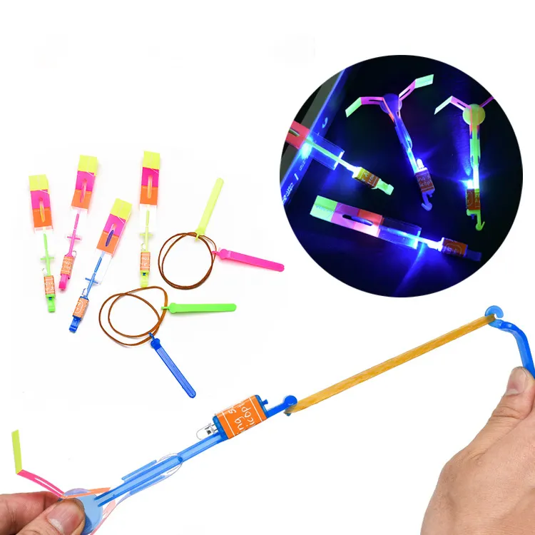 Aydınlık oyuncaklar çocuklar için LED ışık küçük uçan ok mancınık uçan roket