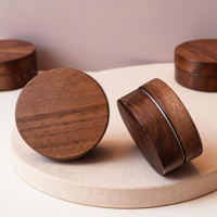 Pot cosmétique rond en aluminium doré avec couvercle à vis sécurisé en métal pour emballage de marque privée haut de gamme, idéal pour le bois de noyer
