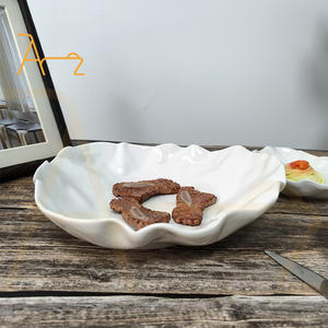 بيع بالجملة طبق بورسلين غير منتظم بنمط حجر إبداعي أبيض سيراميك غربي لمطعم الفندق - Product Image 5