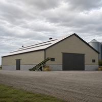 Hangar agricole en acier galvanisé avec silos à céréales et moniteurs de ventilation pour le stockage de foin et d'aliments pour animaux, bâtiment agricole