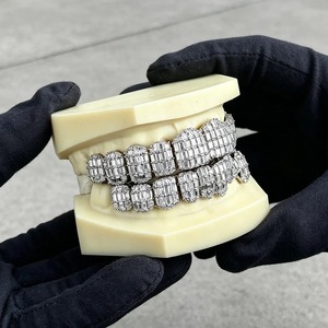 Grillz de Diamantes Moissanite Más Vendidos, Accesorio de Joyería Personalizado con Artesanía Superior para un Estilo Moderno, Disponible para la Venta - Product Image 4