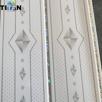 Faux plafond en PVC blanc, panneau de plafond en PVC, cielo raso, tablilla de PVC para cielos, panneau de plafond pour ciel satiné