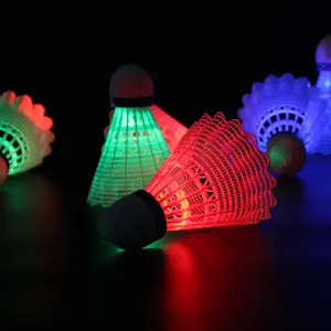 Koyu gece Glow LED raketle renkli naylon eğitim Badminton seti