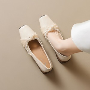 รองเท้าส้นเตารีดแบบสวมสำหรับผู้หญิง แฟชั่นหัวเหลี่ยม ส้นสูง 2.5 ซม. ประดับมุก งานปาร์ตี้ สายรัดประดับเพชร ผ้าซาติน เหมาะสำหรับใส่ทำงานหรือในออฟฟิศ - Product Image 2