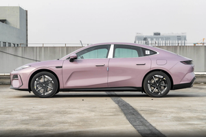 2024 Geely Galaxy E8 Sedan 550km Tracción de dos ruedas <span class=keywords><strong>Dragon</strong></span> Soaring Long Range 5 puertas 5 asientos Pure Electric Business Family Car - Product Image 6