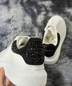 Chaussures de sport de luxe pour hommes, baskets décontractées en cuir unisexe, chaussures de marche épaisses pour femmes, vente en gros d'usine - Product Image 1