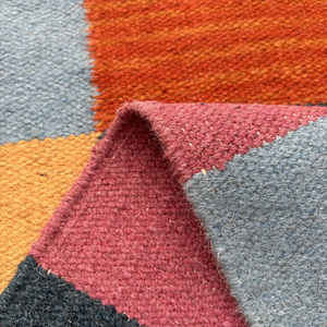 Lleva un encanto acogedor a tu espacio con las vibrantes alfombras Kilim Dhurrie de algodón de lana de 2,5x6 alfombras de calidad superior de la India - Product Image 3