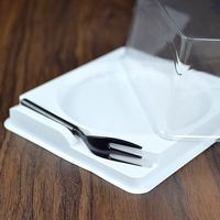 Boîte d'emballage pour cheesecake léger de 4 pouces - Plateau transparent carré avec une fourchette - Boîte à dessert pour yaourt, fromage, mousse