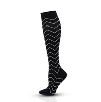 Chaussettes de compression unisexe en Spandex/Nylon à séchage rapide, longues, élastiques, antidérapantes, absorbant la transpiration, pour la course et le cyclisme (vente en gros)