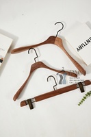 Cintre Premium en Bois Massif Écologique Multifonctionnel Antidérapant avec Encoches pour Épaules, Organisateur de Placard pour Manteaux et Sacs, Idéal Hôtels
