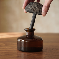 Diffuseur d'arômes moderne en pierre de lave irrégulière avec bouteille en verre ambré personnalisée, ensemble diffuseur d'huiles essentielles en gros pour la maison et le bureau