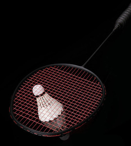 Les raquettes de <span class=keywords><strong>badminton</strong></span> en fibre de carbone offrent une absorption des chocs et une expérience de jeu extrêmement confortable. - Product Image 4