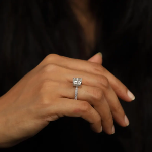 แหวนหมั้นเพชรทรงคุชชั่นคัท 2-4 กะรัต เพชรเลี้ยงในห้องปฏิบัติการ พร้อมใบรับรอง IGI ตัวเรือนทองคำแท้ ประดับเพชรเม็ดเดี่ยว ดีไซน์แบบฮาล์ฟอีเทอร์นิตี้ - Product Image 6