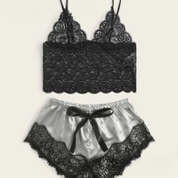 Vente en gros de pyjamas pour femmes, sous-vêtements sexy en soie satinée, lingerie sexy pour femmes, haut en dentelle à bretelles + ensemble de pyjama avec short