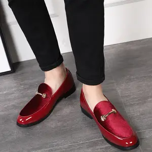 Nueva tendencia de la moda británica Retro mocasines cómodos de fondo plano zapatos de charol zapatos de vestido de los hombres