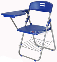 Chaise d'écriture pour l'école fabriquée en Chine, chaise peu encombrante avec siège en polyester, chaise pliante empilable pour tablette, en vente