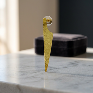 Pendientes de latón de calidad de exportación con diseño geométrico martillado, triangulares texturizados, minimalistas, joyería de moda, regalo - Product Image 2