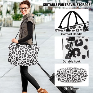 Sac de voyage personnalisé à imprimé léopard pour femmes, grand sac de voyage à la mode pour femmes, ensemble de sacs de voyage à prix avantageux - Product Image 2